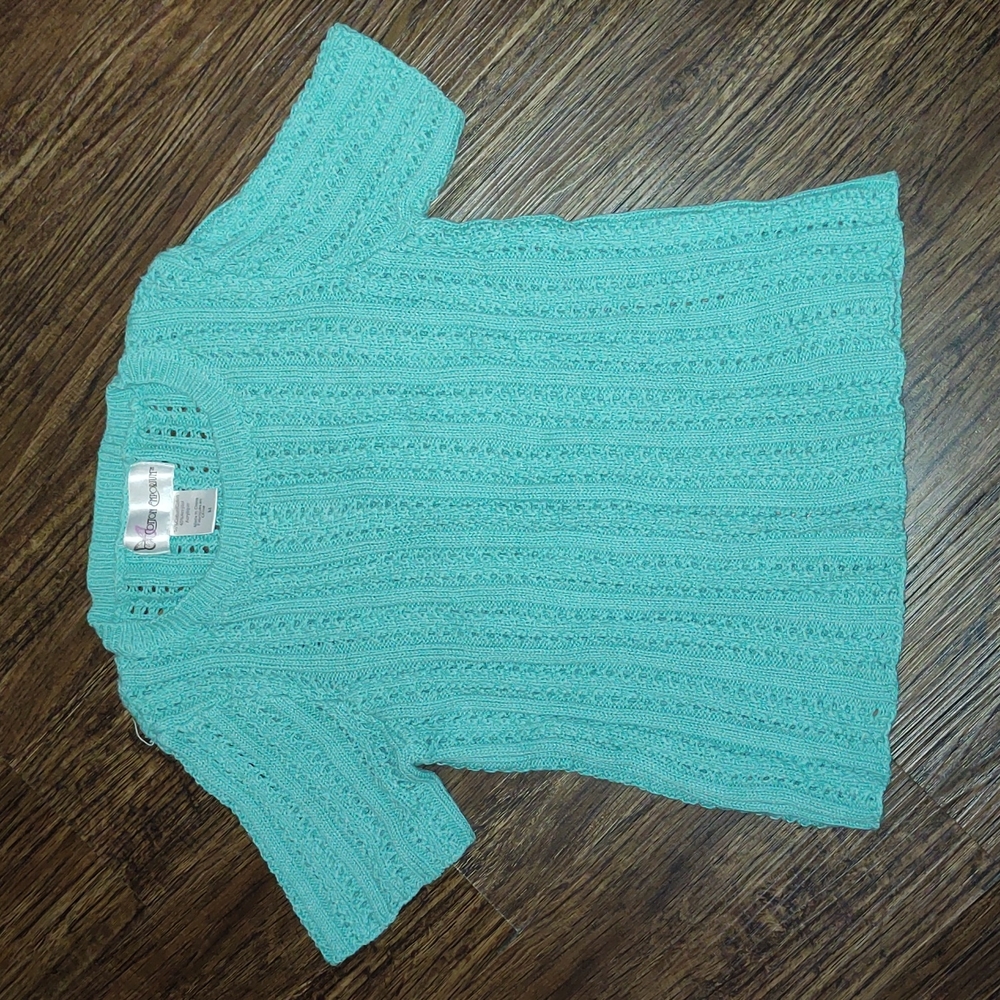 Short sleeved sweater